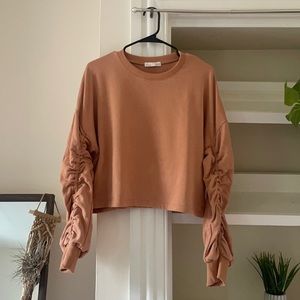 Rouched sleeve cropped crewneck